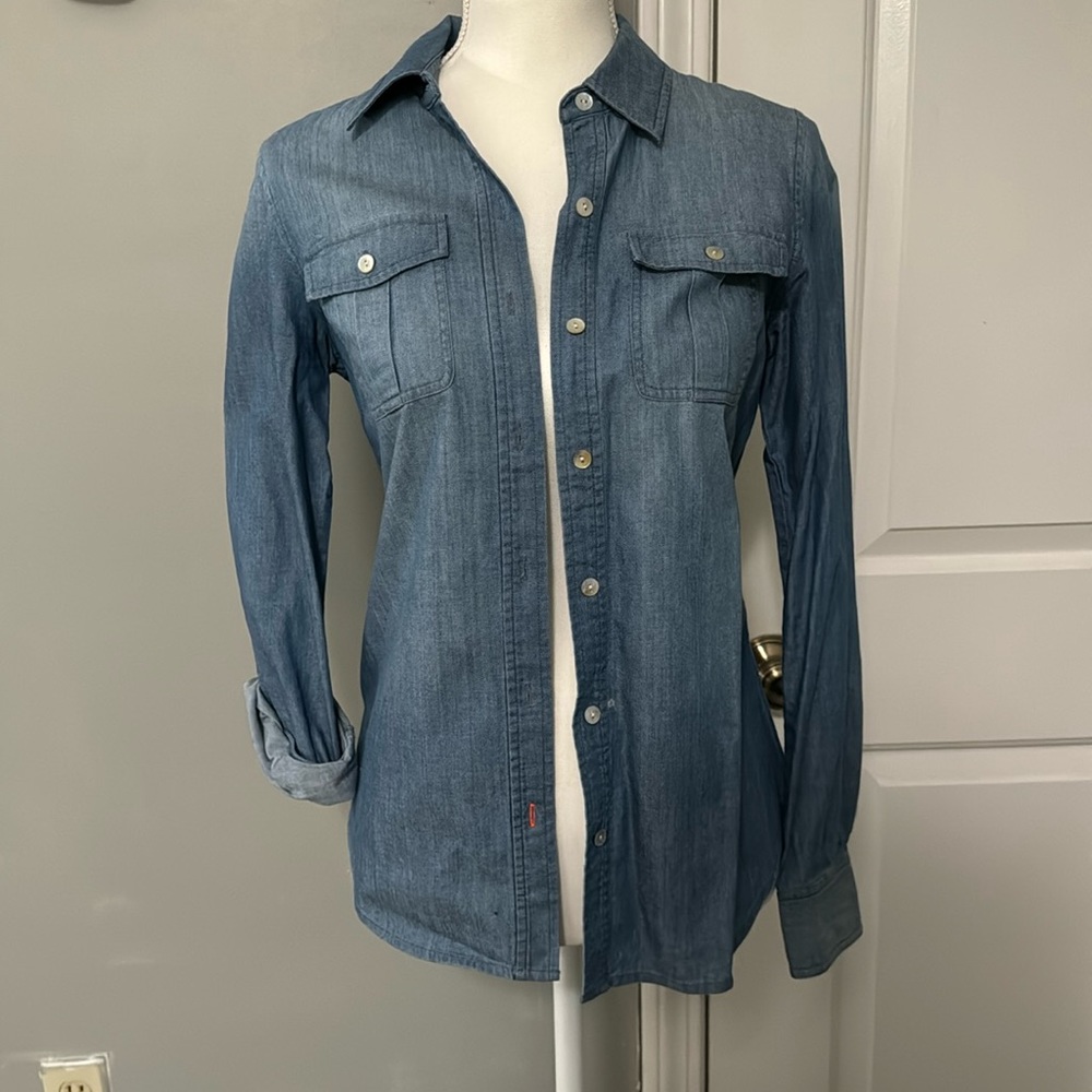 Brand New Vineyard vines Jean button Down- size 0